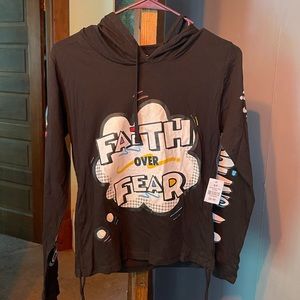 Cute long sleeve tee shirt.